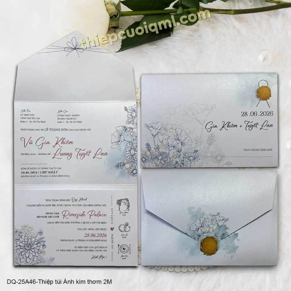thiệp cưới gấp 4 giá rẻ giấy ánh kim 46