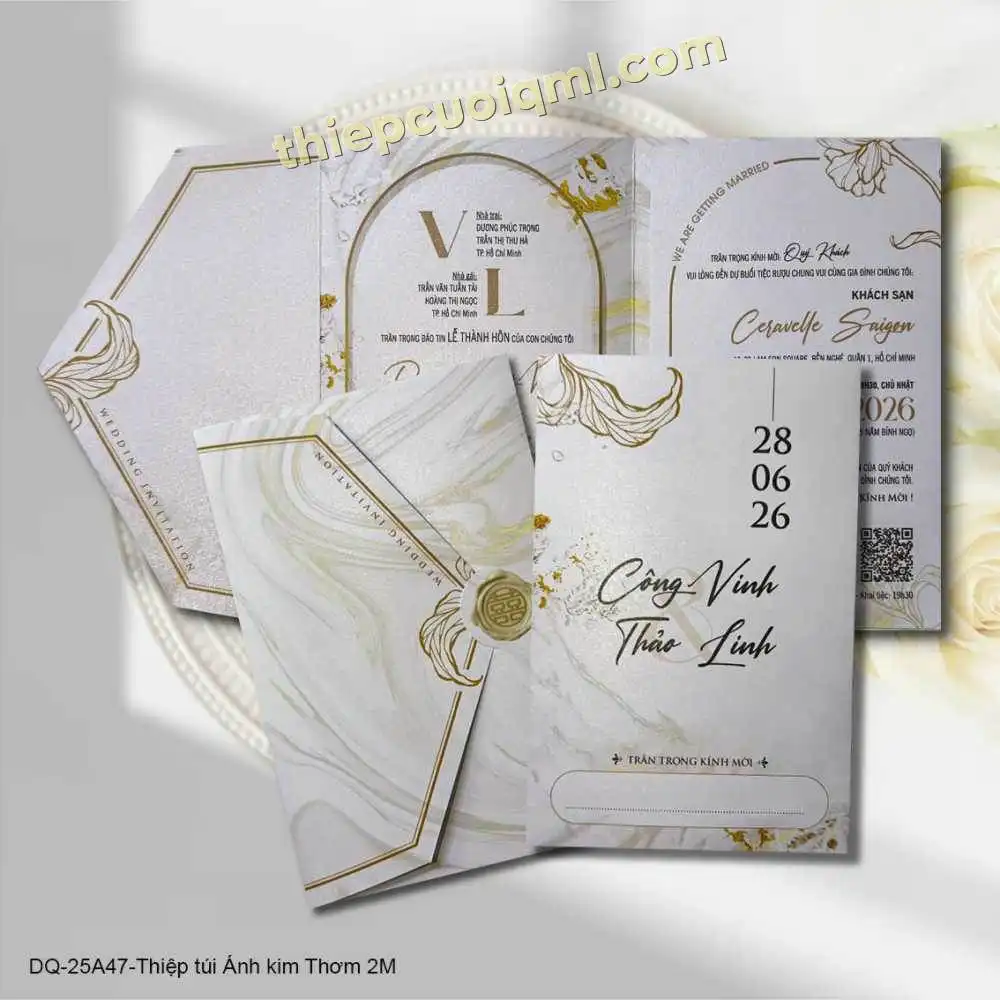 thiệp cưới gấp 4 giá rẻ giấy ánh kim 47