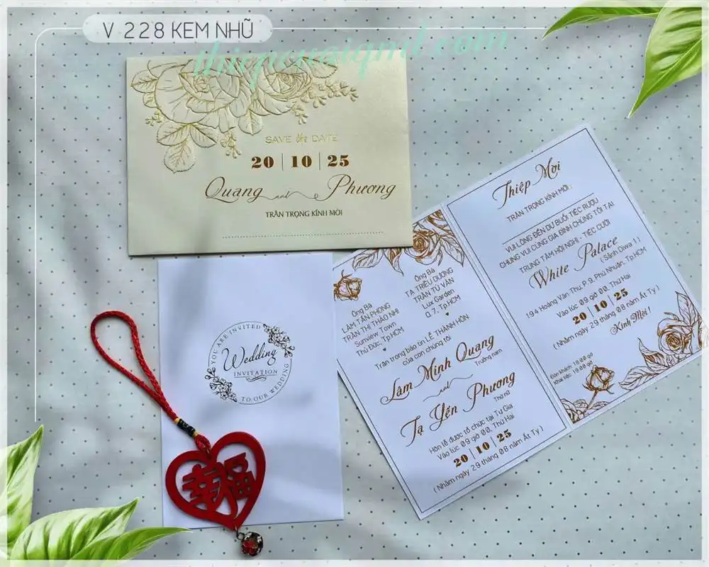 Thiệp cưới V228 Kem Nhũ