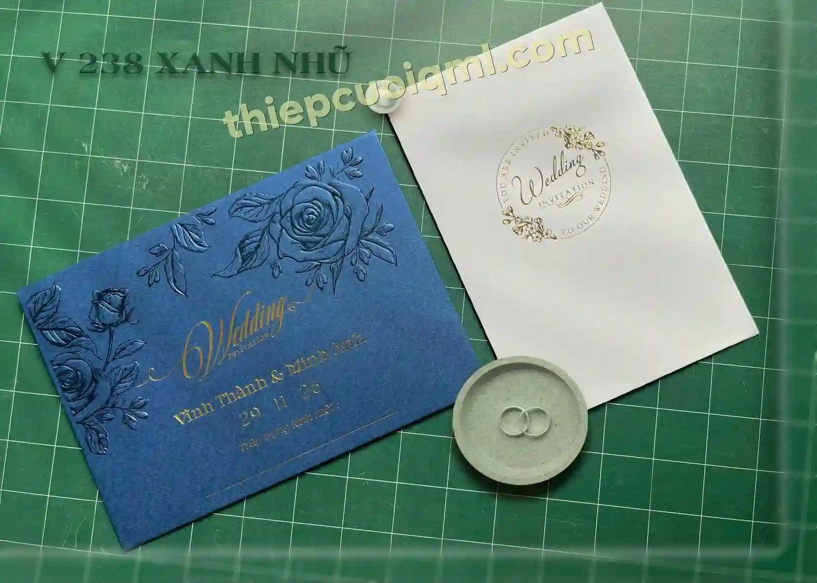 Thiệp cưới giấy ánh kim V2387 màu xanh dương
